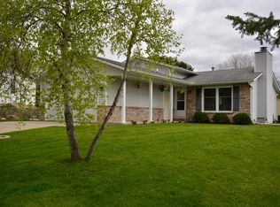 1433 Erin Ln, Waukesha, WI 53188