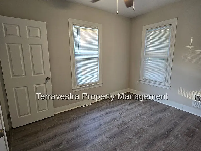 321-323 South 5th Street — Photo 12