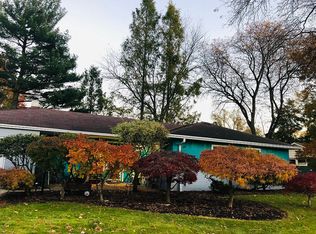 5911 Rockport Ln, Fairview Park, OH 44126