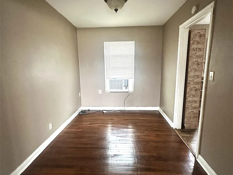 11005 Muscatine St — Photo 5