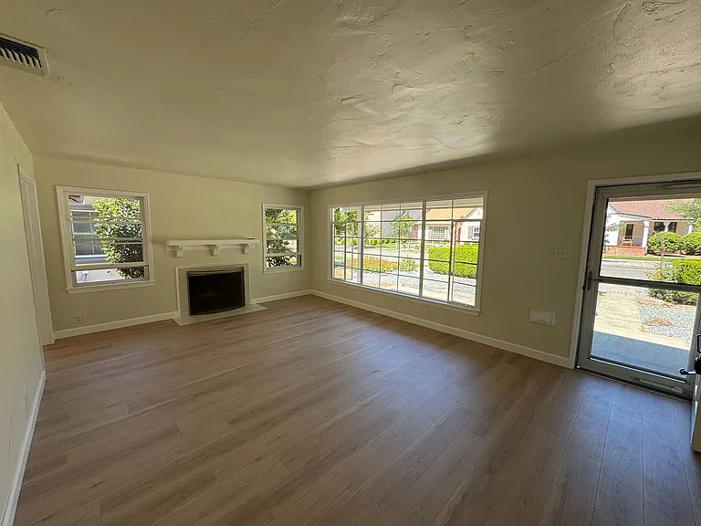 120 Columbia Ave — Photo 6