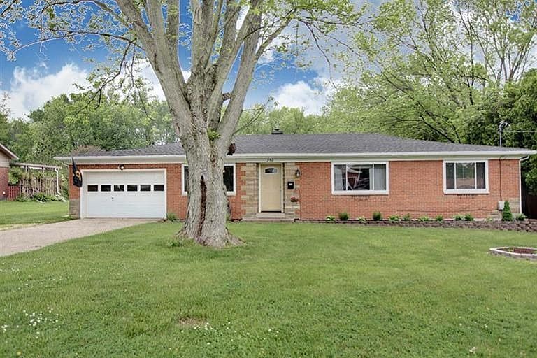 1st image of 250 Parker Dr
