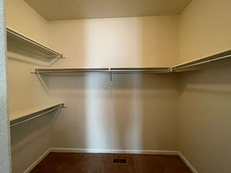 540 Colins Ct — Photo 6