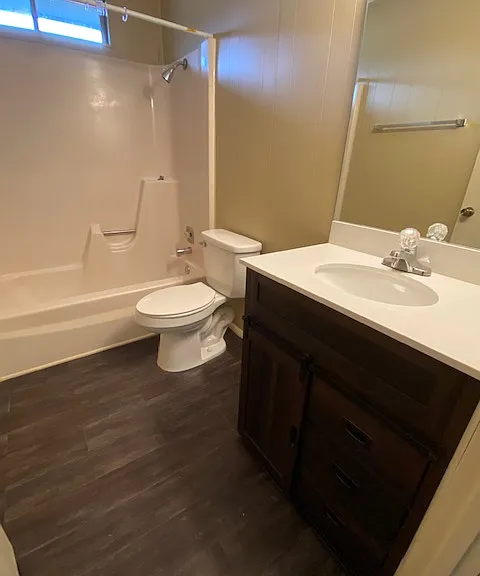 653 N Genevieve Ave — Photo 8
