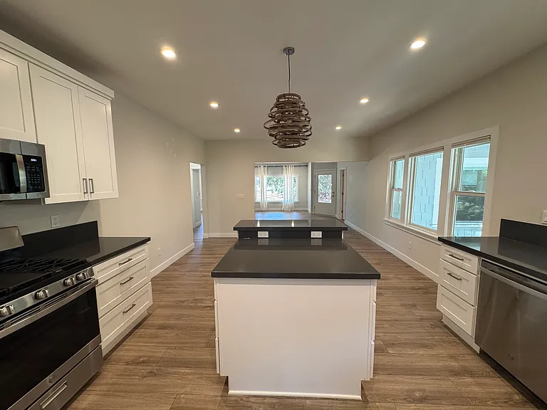 605 W Ojai Ave — Photo 2