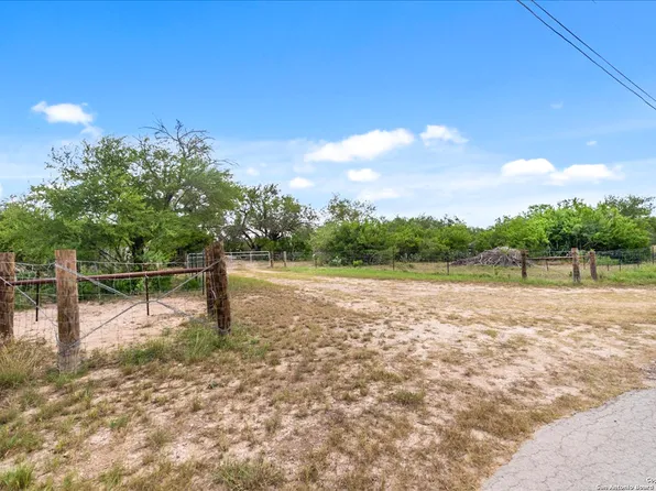 1402 Stephens Dr. LOT 100, George West, TX 78022