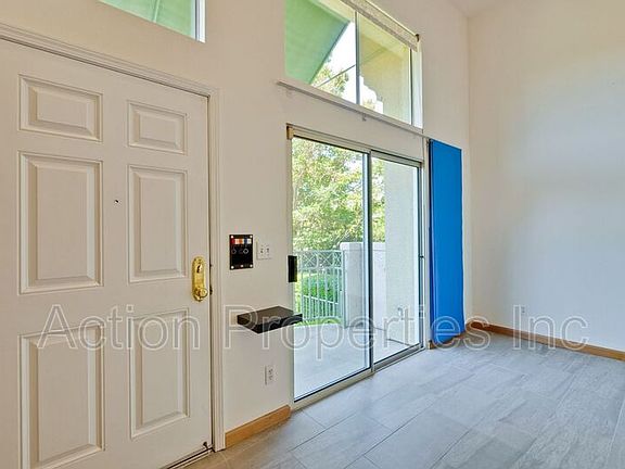 3rd image of 158 Holly Ct