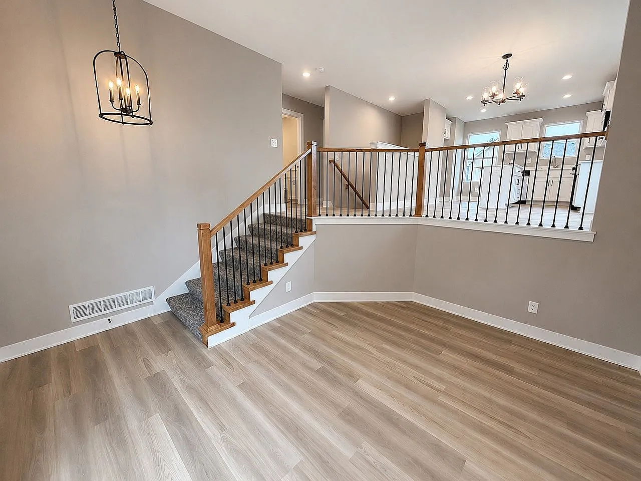 3 bed, 1465 sqft, $2,395 — Photo 2