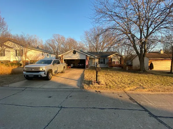 1298 Golden Gate Ln, Saint Peters, MO 63376