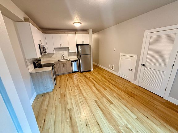 4th image of 436 NE Stafford St Unit 3