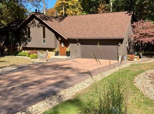 955 Greenbrier Rd, Upper Sandusky, OH 43351