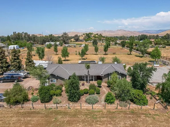 20794 E Weldon Ave, Sanger, CA 93657