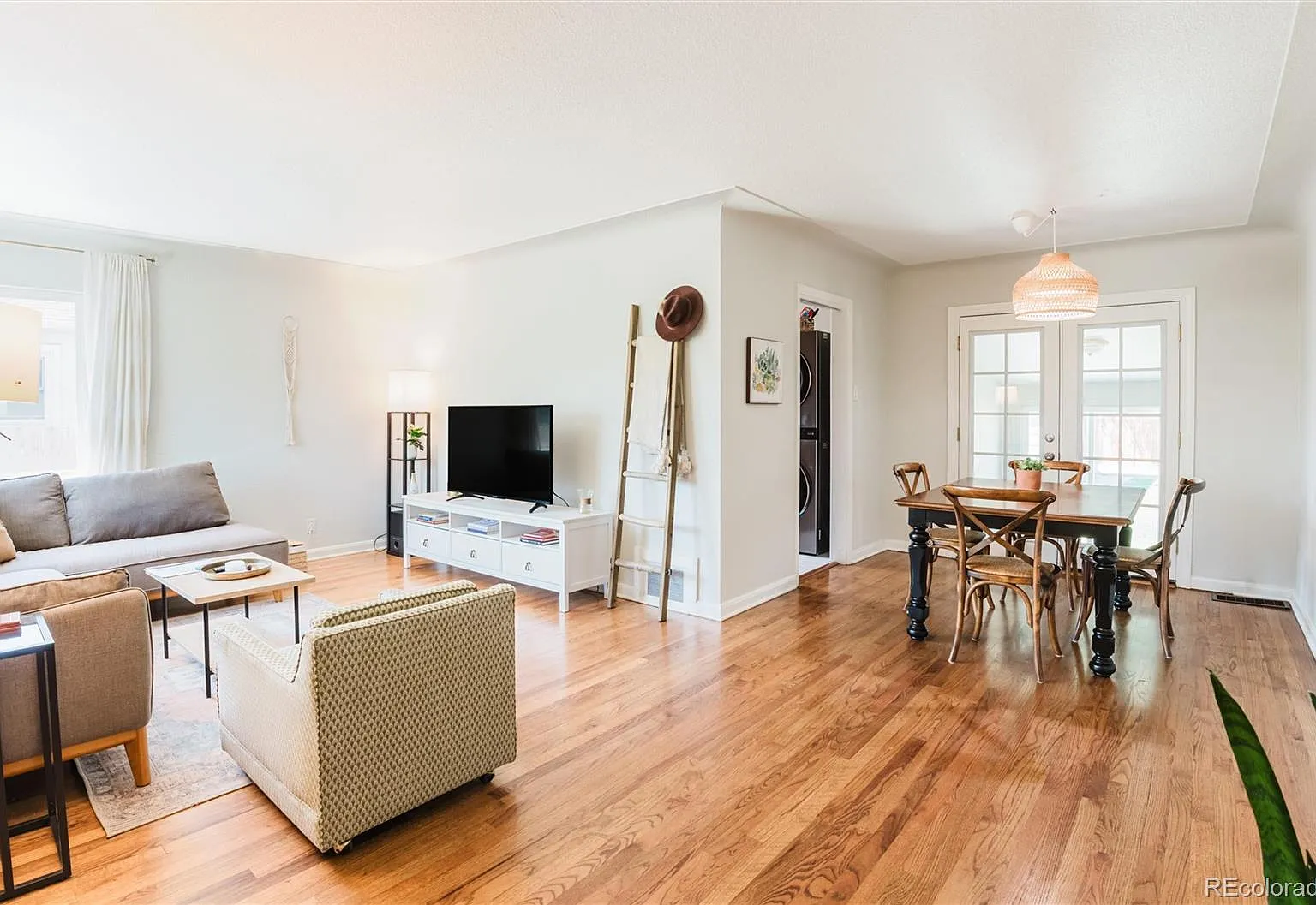 5 bed, 2.0 bath, 1833 sqft, $4,200 — Photo 1