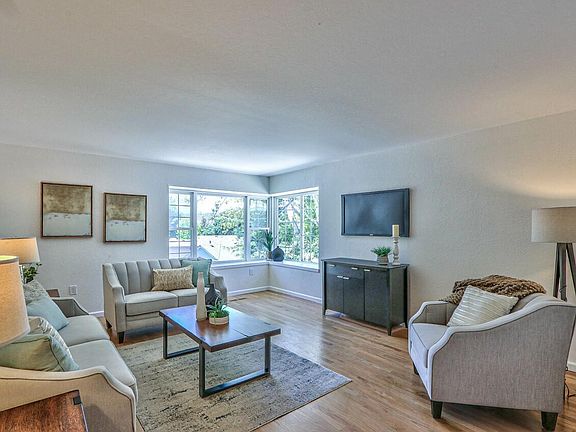 3rd image of 206 Weible Dr