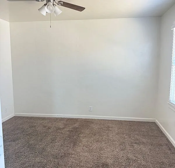 410 E San Joaquin Ave — Photo 11