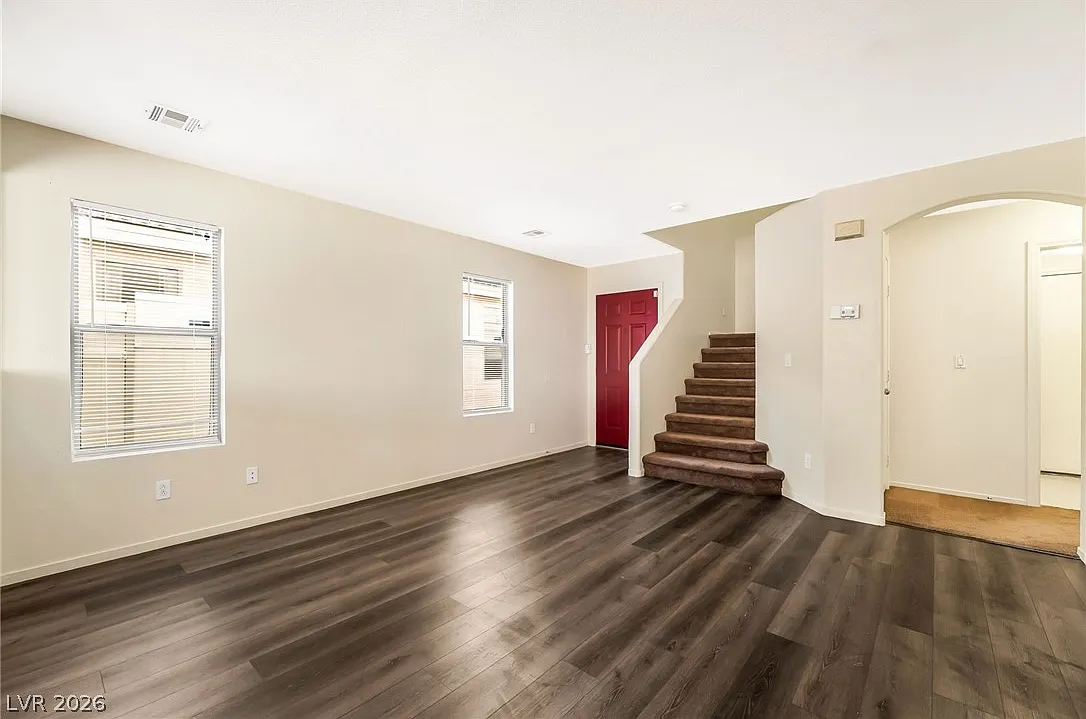 5 bed, 3.0 bath, 1818 sqft, $2,300 — Photo 4