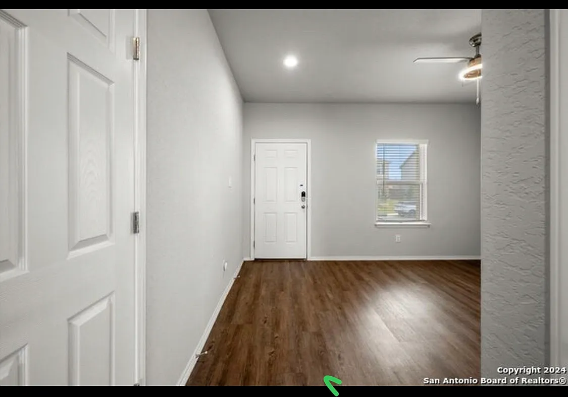 7615 Capstone Rdg — Photo 2