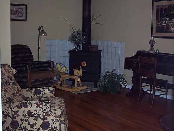 4th image of 915 W 19th St