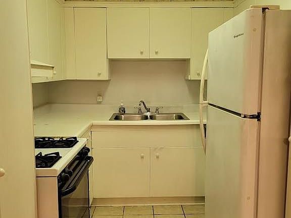 5th image of 2600 Bellefontaine St APT D25
