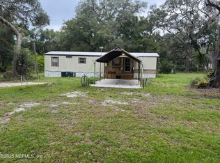139 Woodland Ln, Hawthorne, FL 32640