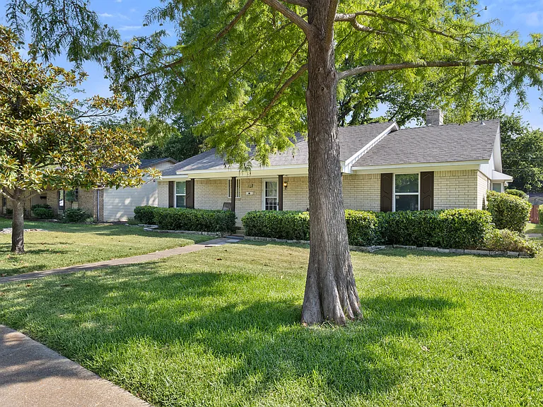 4765 Stallcup Dr — Photo 2