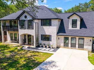 322 Dublin Cir, Floresville, TX 78114