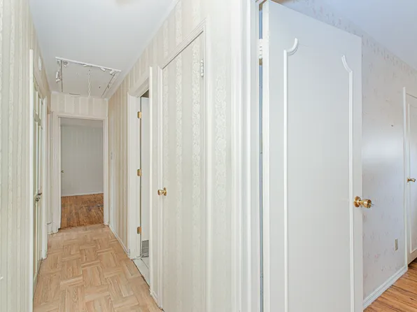 16 Bowling Green Place image 18 of 28