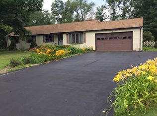 4 Sandpiper Dr, Bloomfield, CT 06002