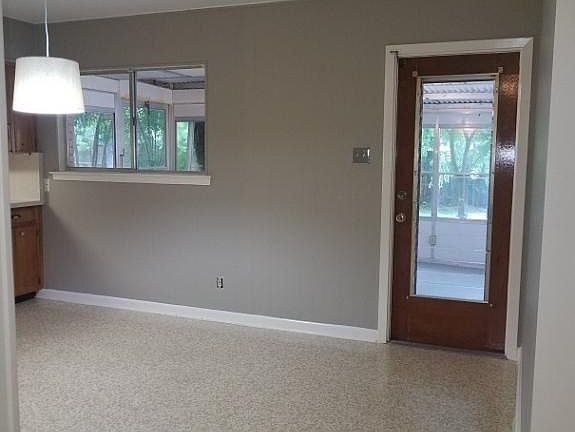 4th image of 349 Meadowbrook Dr