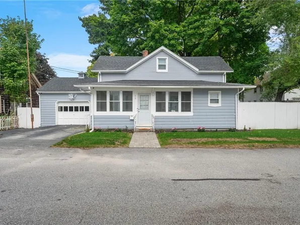 30 Centre St, West Warwick, RI 02893