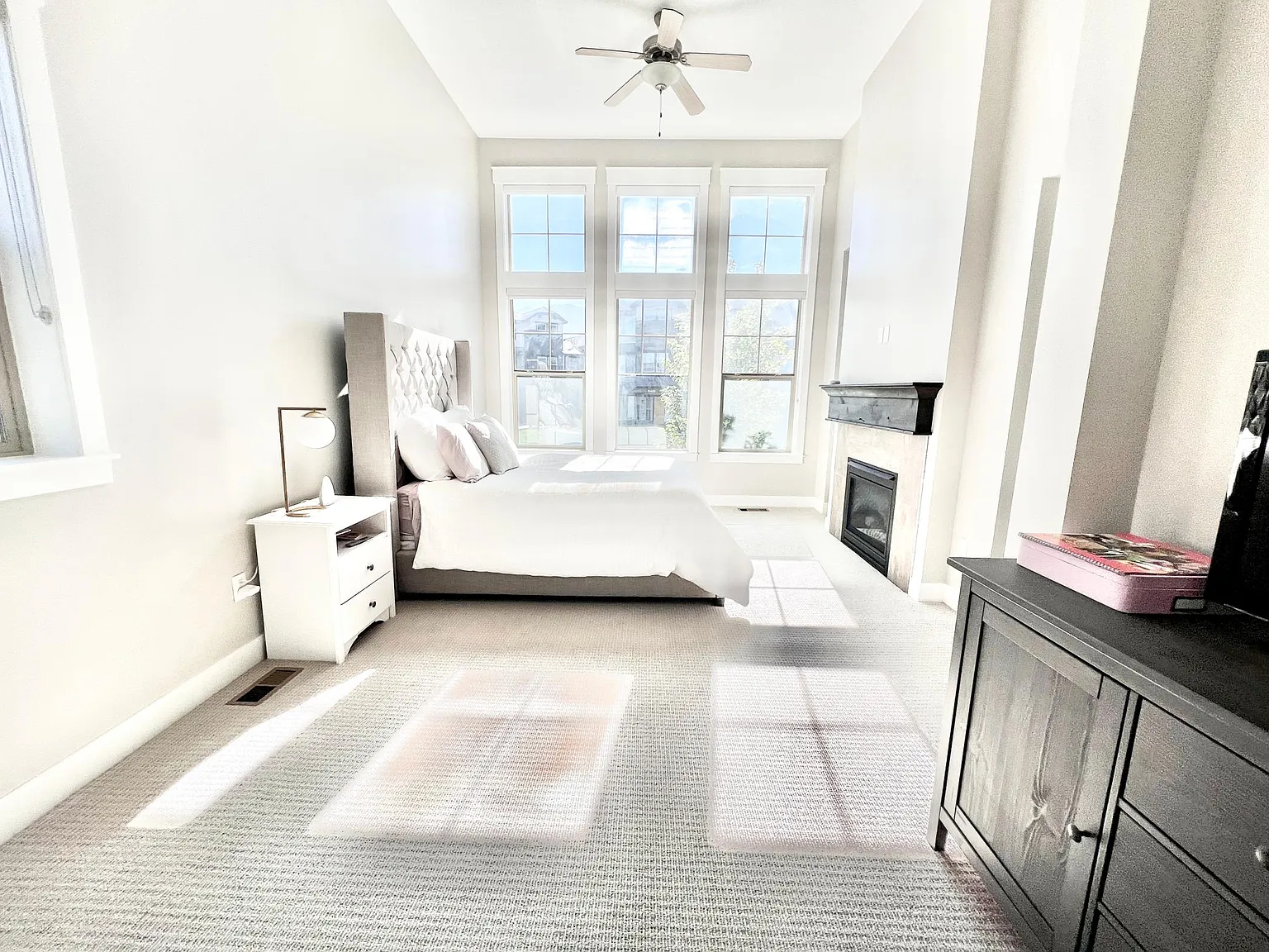 3 bed, 2.5 bath, 1679 sqft, $2,500 — Photo 2