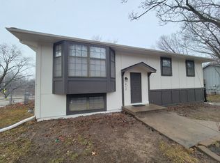 412 SE Annette St, Lees Summit, MO 64063