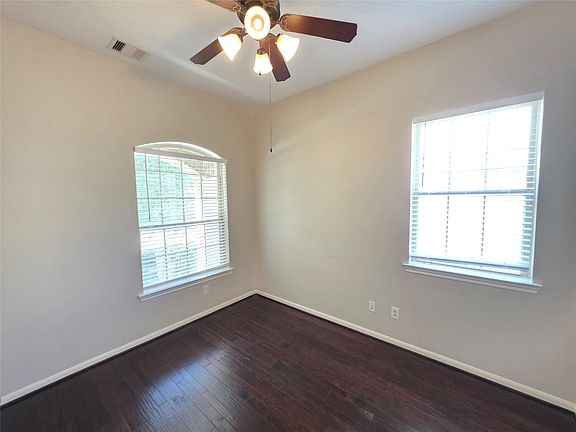 5th image of 114 N Heritage Mill Cir