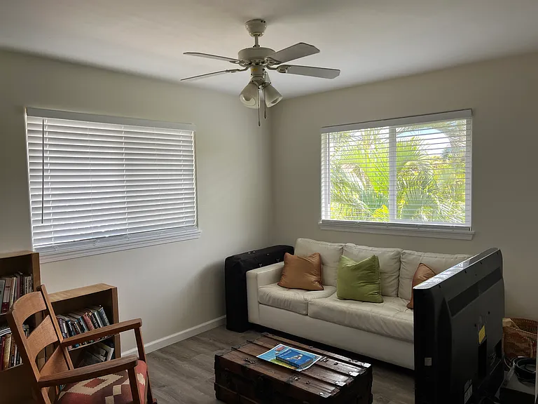 Upstairs bonus living room with palm tree, bamboo and peek-a-boo ocean views