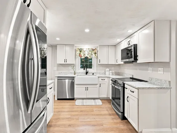 7 Bridal Path, Ashburnham, MA 01430