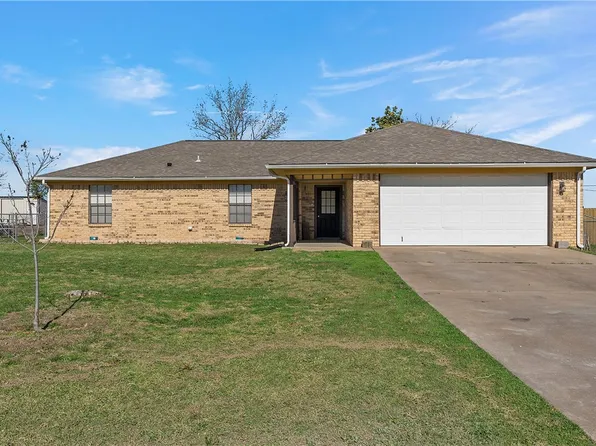 824 W 3rd St SW, Eddy, TX 76524