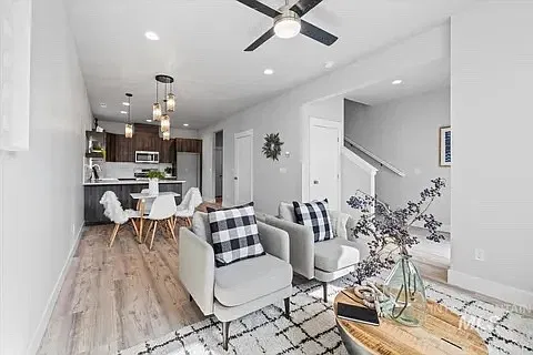 3 bed, 1433 sqft, $1,800 — Photo 3