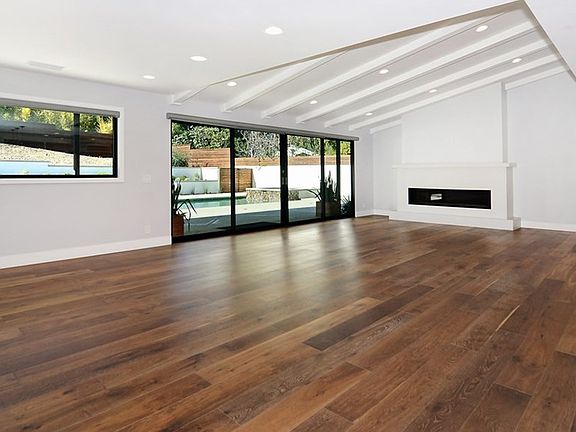 4th image of 4955 Winnetka Ave