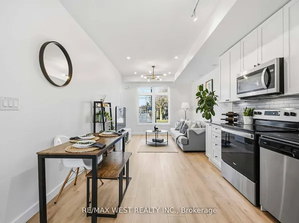 6 Bicknell Ave #1, Toronto, ON M6M 0B4