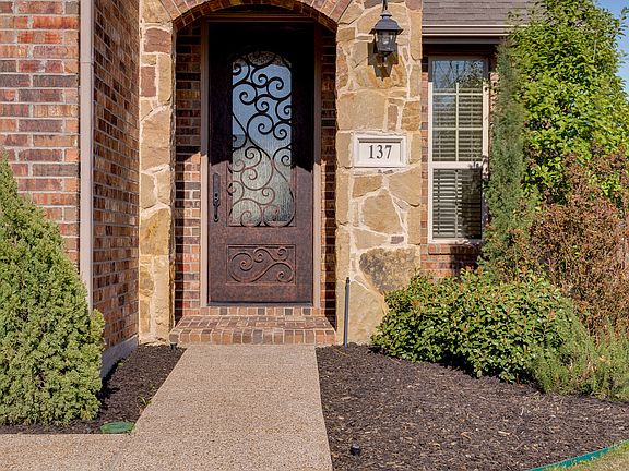 4th image of 137 Westminster Dr