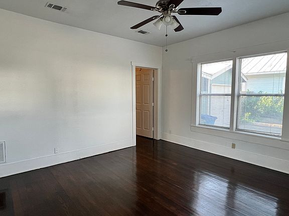 3rd image of 131 Haynes Ave