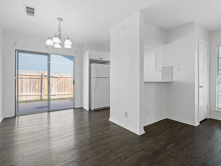 7200 Creekside Dr #D — Photo 7