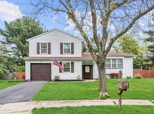 19 Hearth Ct, Howell, NJ 07731