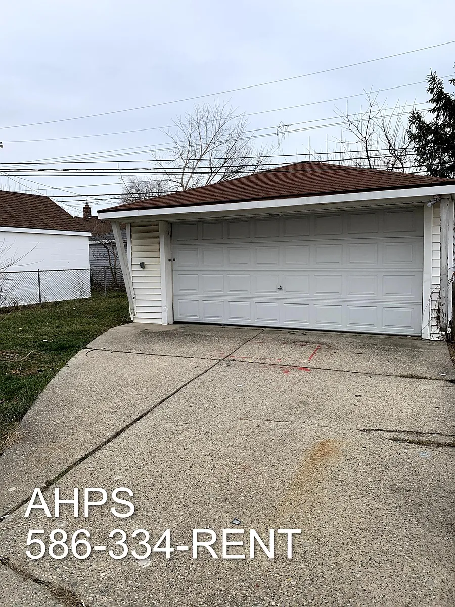 2 car garage - 21066 La Salle Blvd