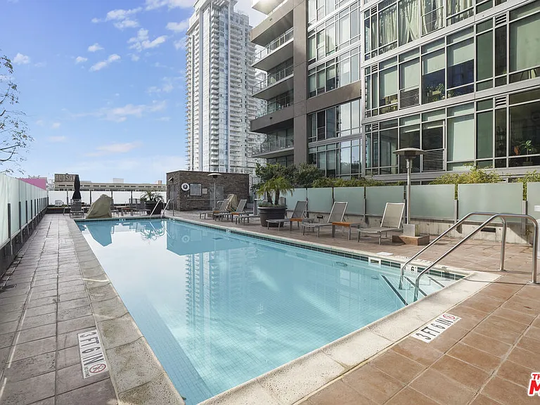 1100 Hope St #Penthouse 205 — Photo 45