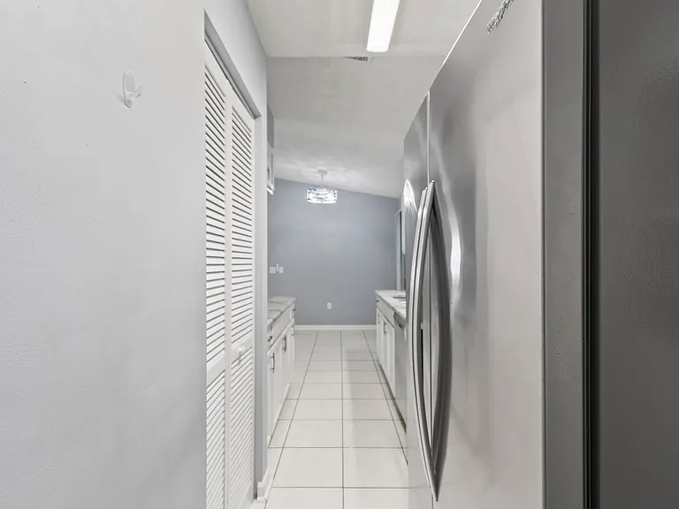 1205 S Flagler Ave — Photo 18