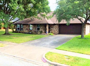 10037 Stoneleigh Dr, Benbrook, TX 76126