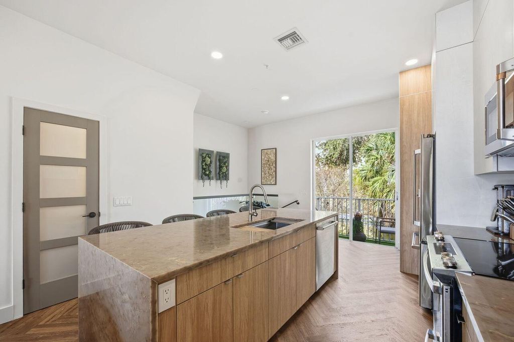 2465 NE 14TH ST Causeway, photo 9