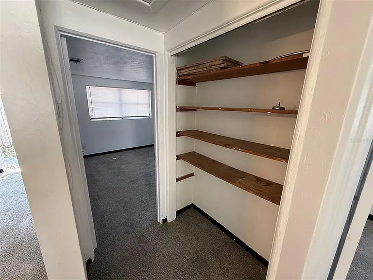 912 SW 6th Ave — Photo 6