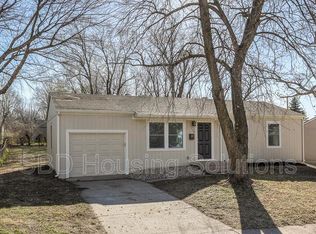 1215 N Cedar Crest Dr, Independence, MO 64056